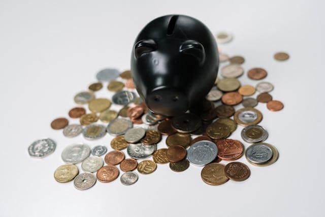 Term deposits vs savings comparison